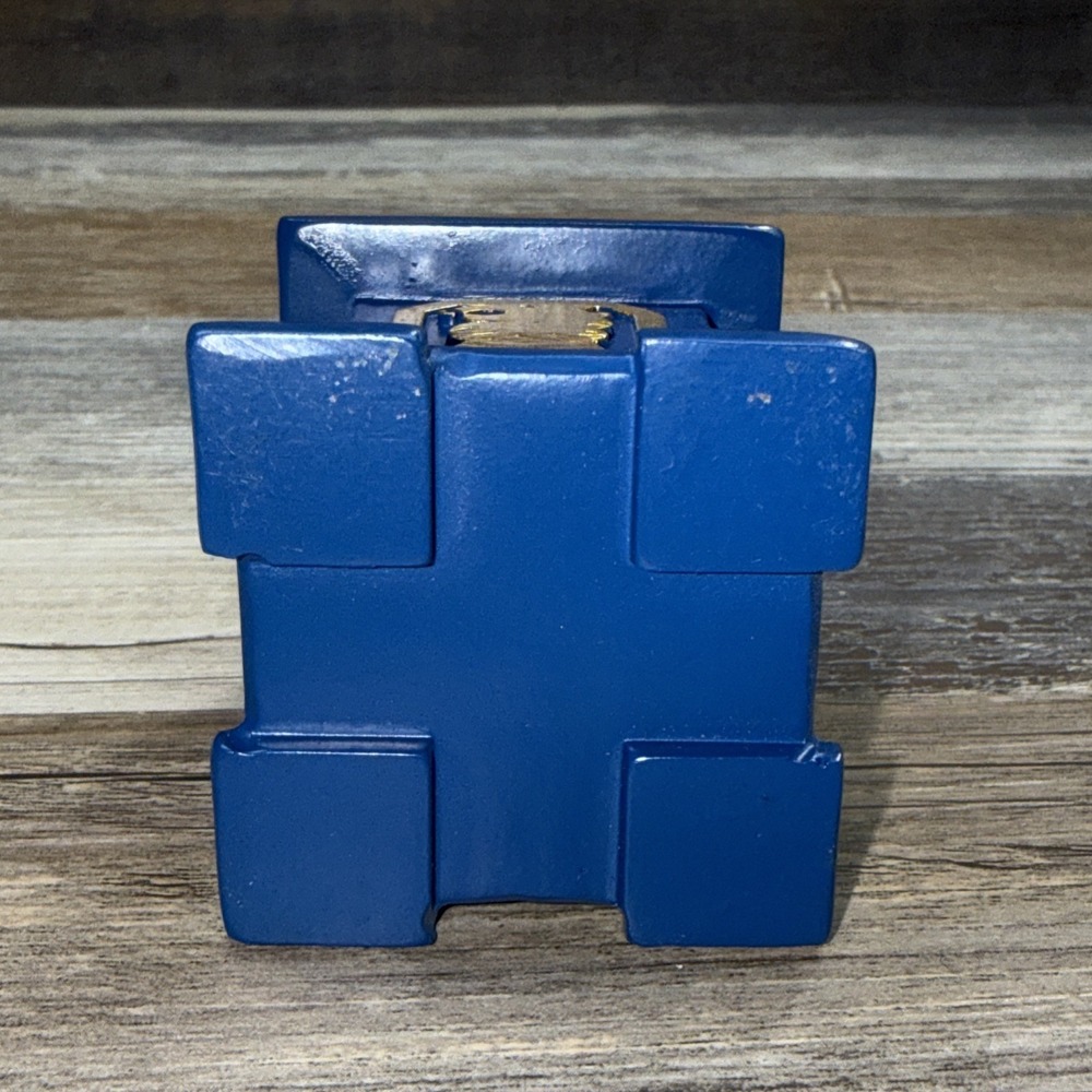 Drew Estate Undercrown 10 Anniversary Blue Gold Podium Cigar Rest Stand Pin - Picture 6 of 6
